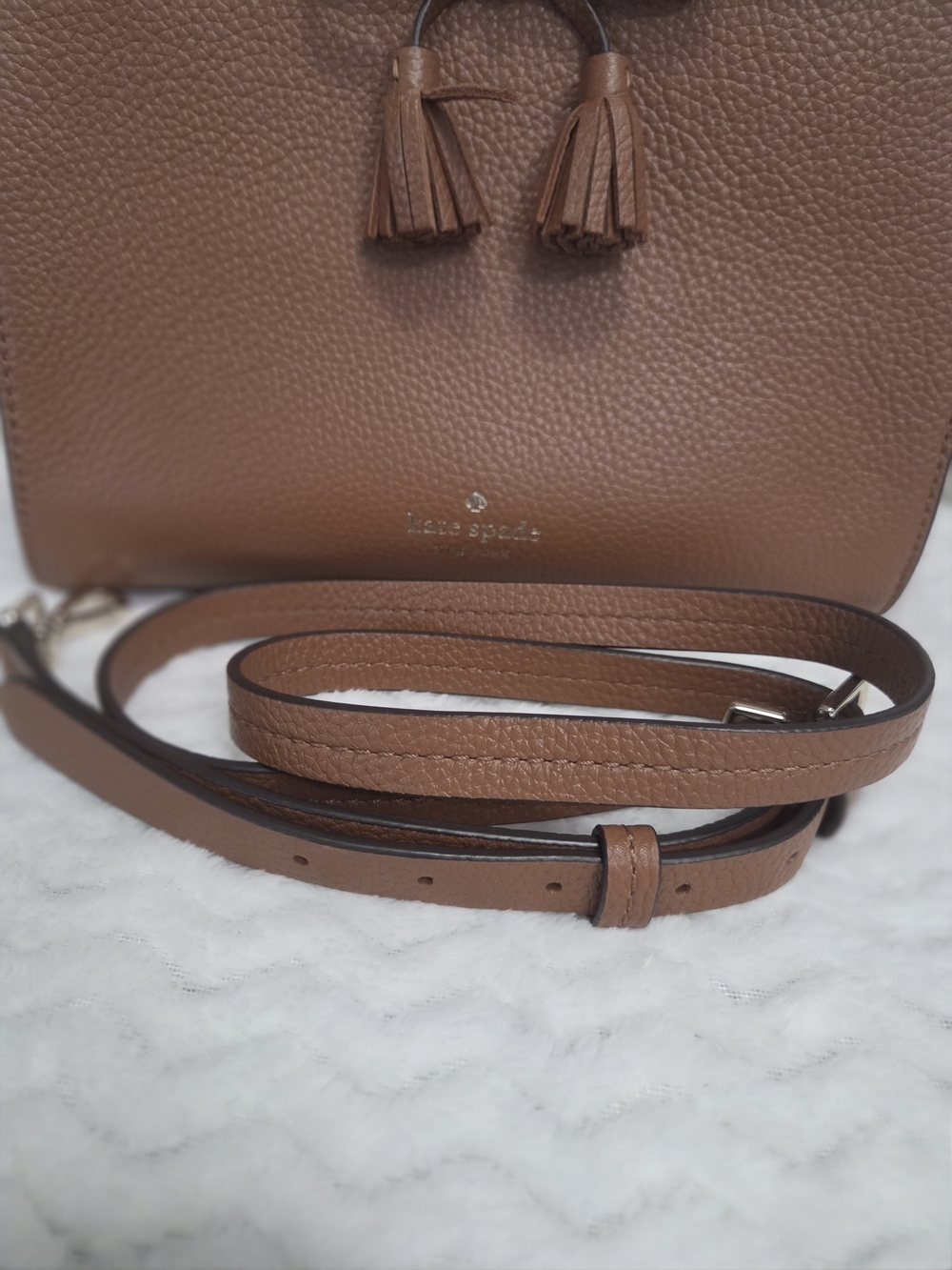 Kate Spade Hayes Gingerbread Brown Leather Crossbody with Tassel Bow - Picture 9 of 9